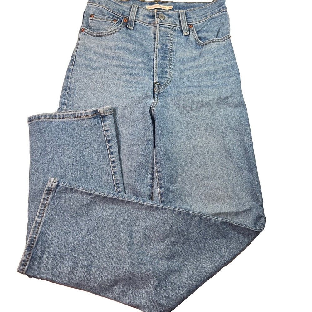 Levi's Women's Ribcage Straight Ankle Jeans Women's size 26 X 29 Med Blue EUC